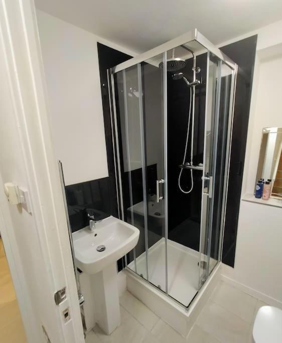 Ferienwohnung Impeccable 2-Bed House London Exterior foto